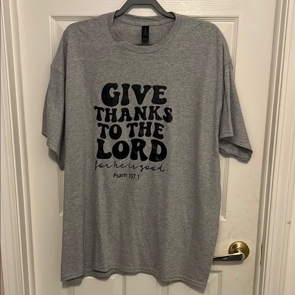 Tops - Gray Graphic Men's T-Shirt